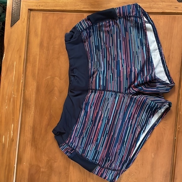 ATHLETA Running Shorts Size XL - Picture 3 of 11